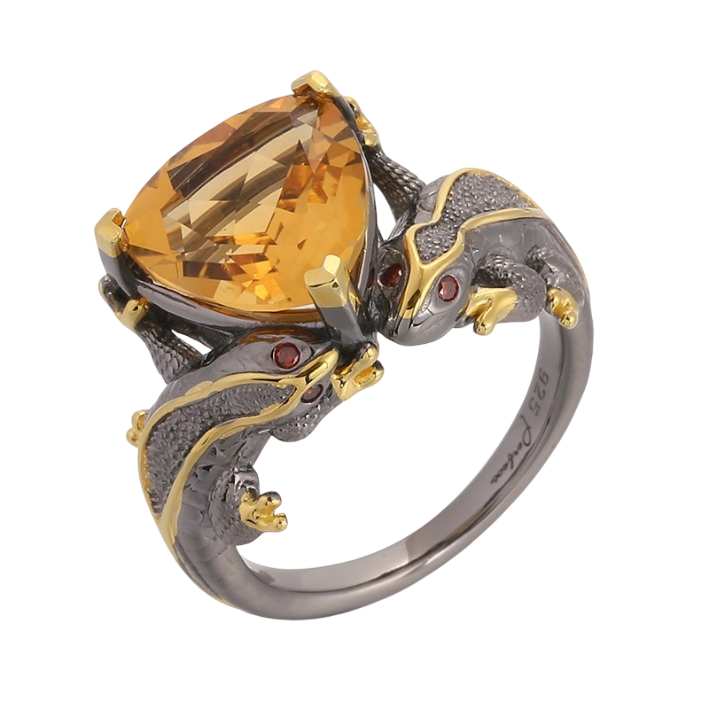 Anel artesanal YR03586 em prata de lei 925 com zirc&ocirc;nia c&uacute;bica e pingente de lagarto Critine.